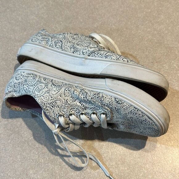 VANS Women’s Paisley Print Sneakers - Picture 3 of 7